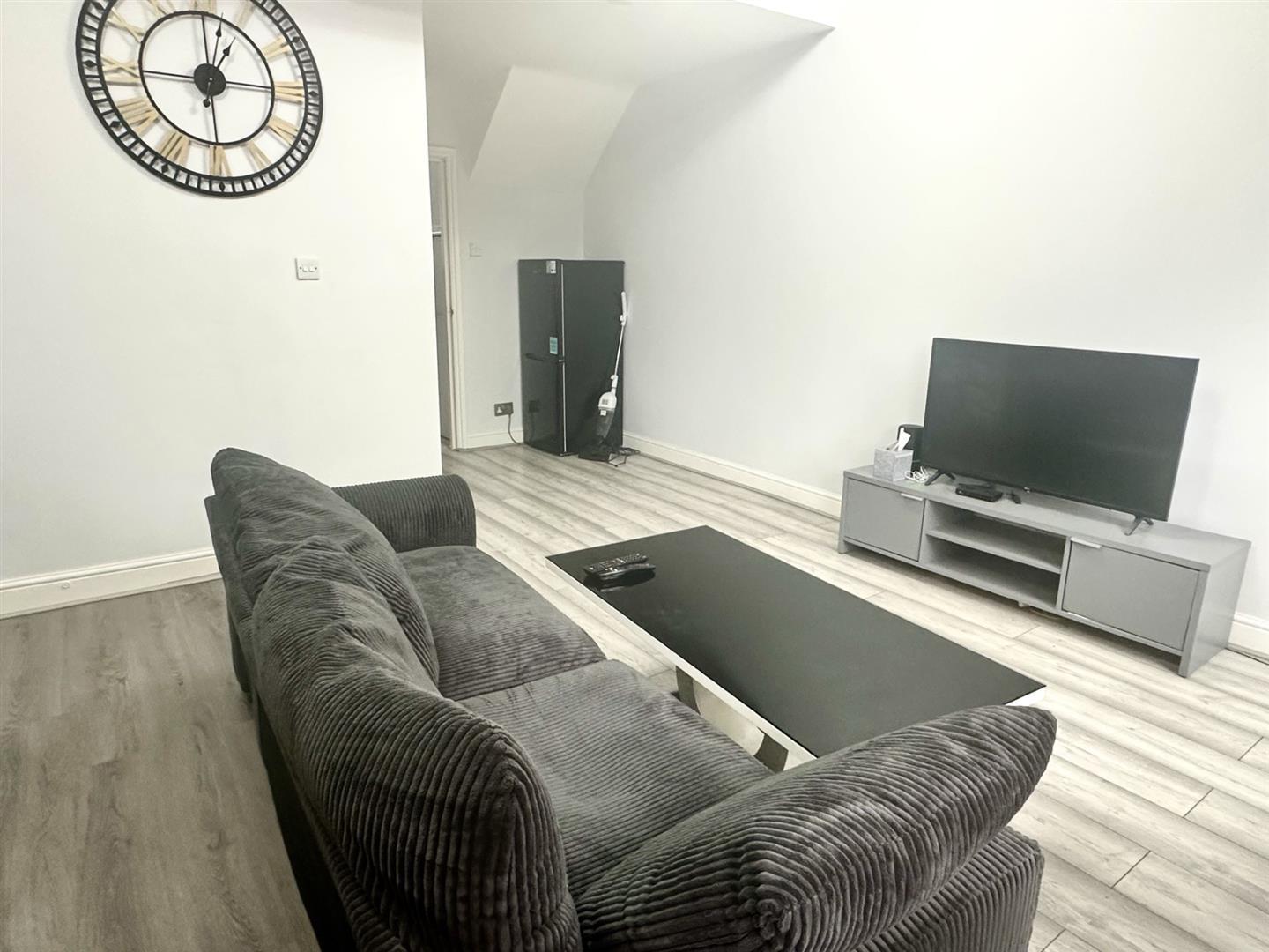 Flat West End Lane in Greater London