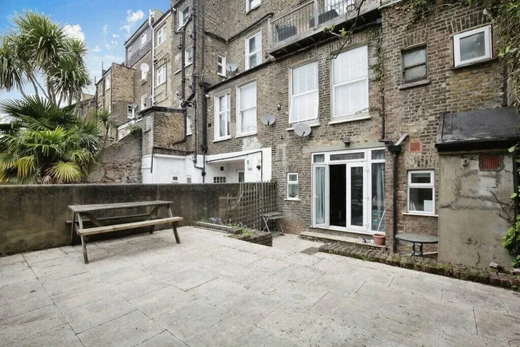 Flat Talgarth Road in Greater London