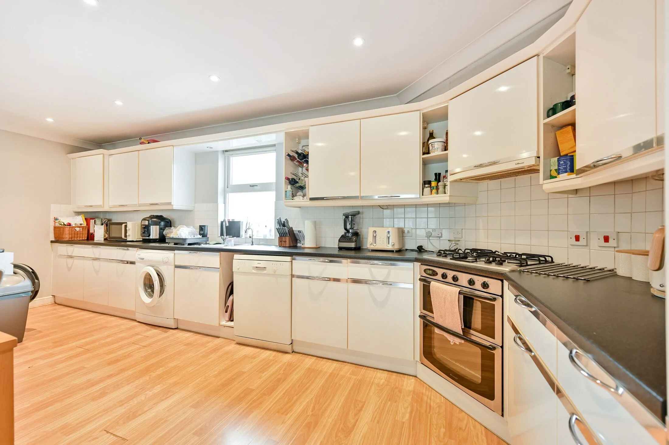 Flat Kingston Hill in Greater London