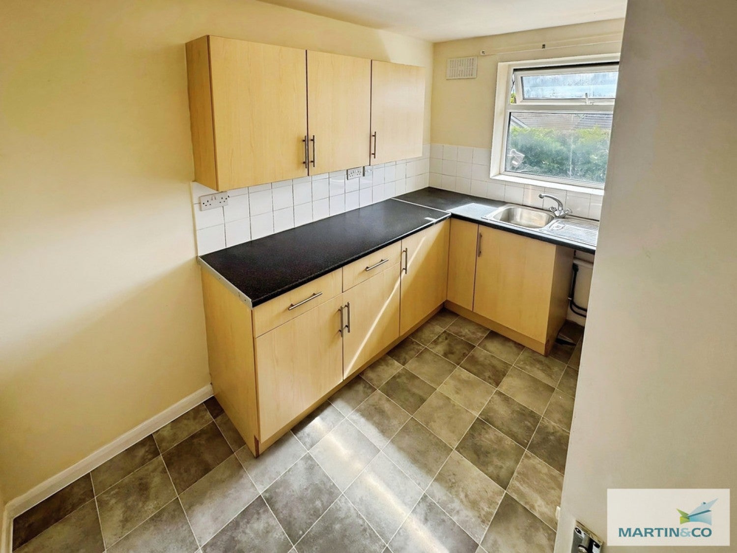 Flat Hawkwood Crescent in Worcester