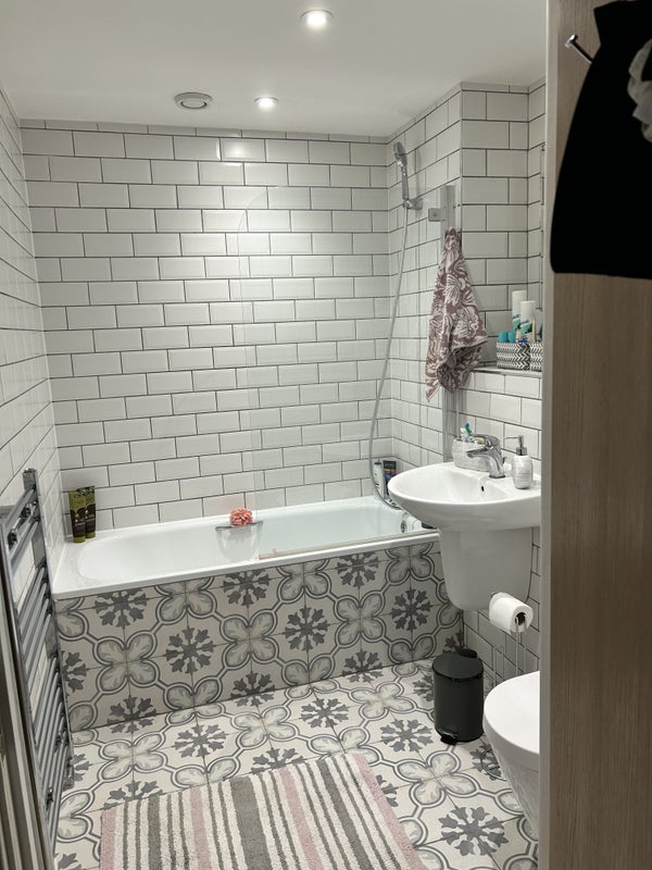 Room Talbot Close in Greater London