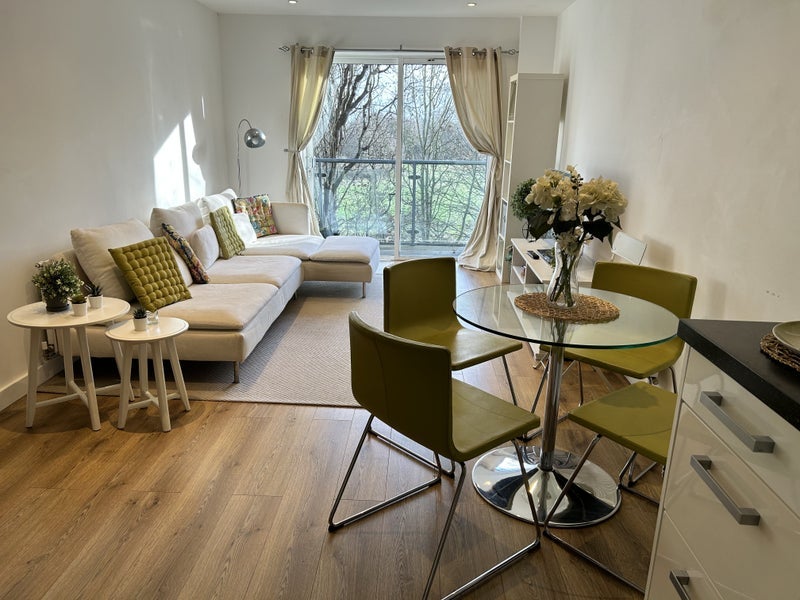 Room Talbot Close in Greater London