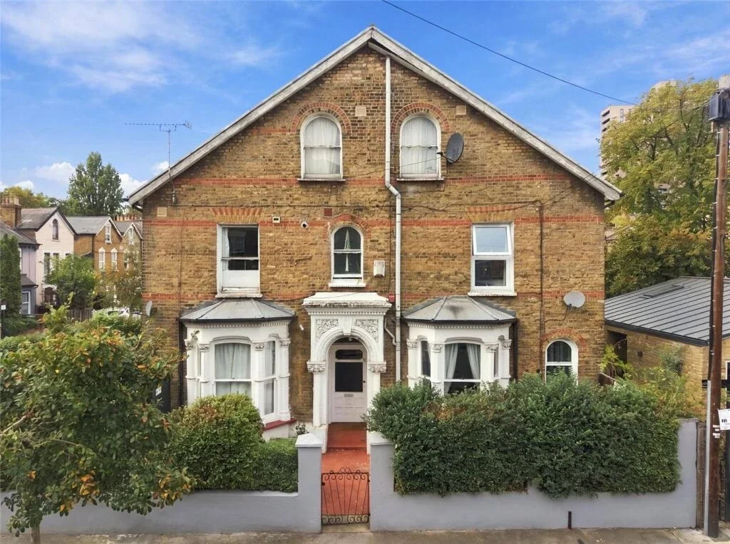 Flat Wakefield Road in Greater London