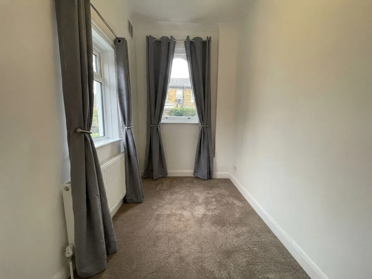 Flat Wakefield Road in Greater London