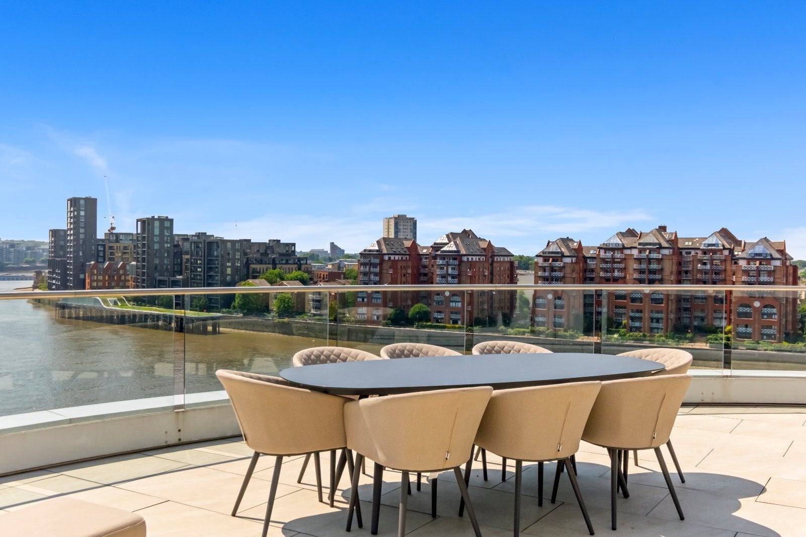 Flat Bridges Court in Greater London