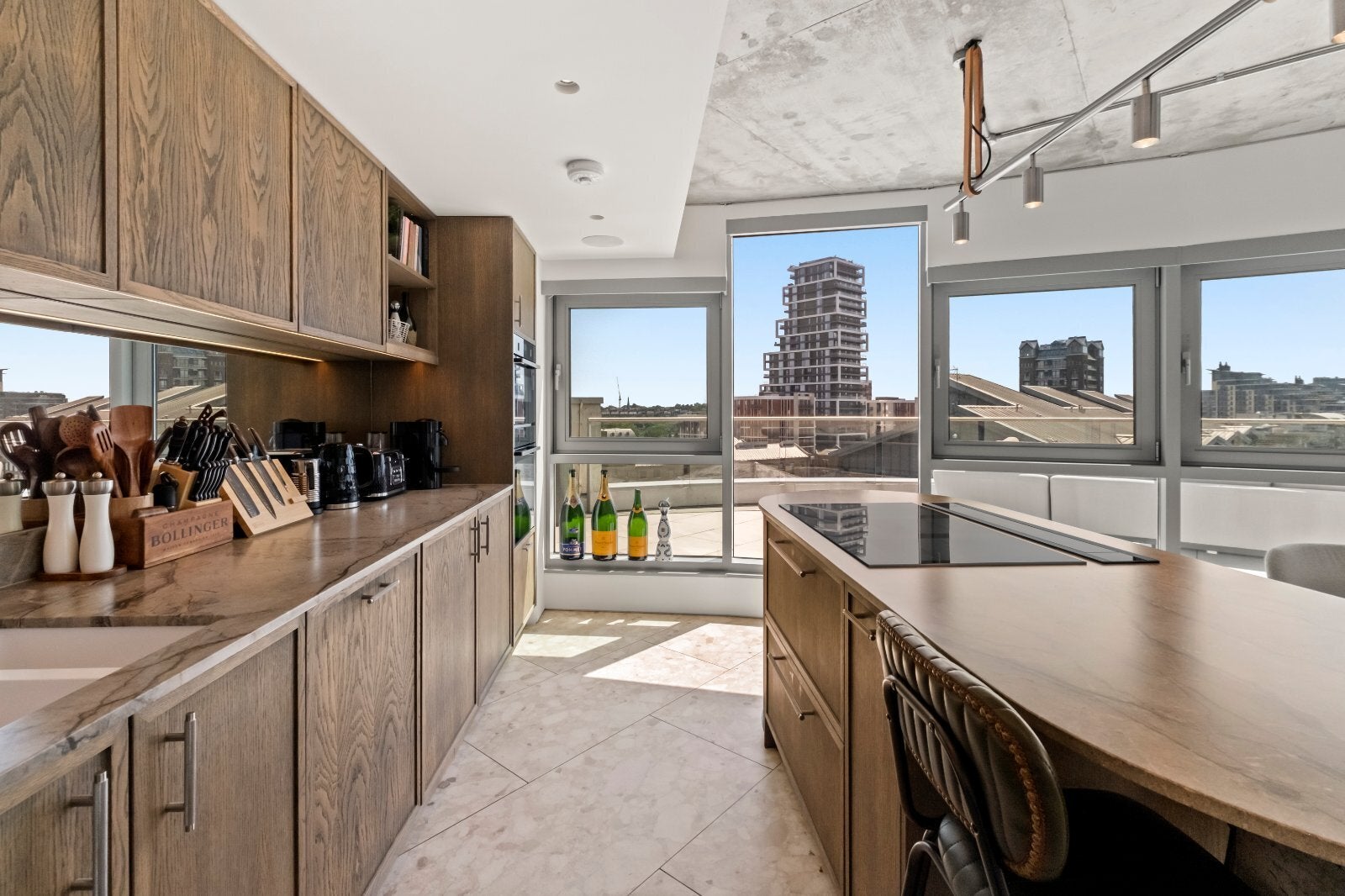 Flat Bridges Court in Greater London