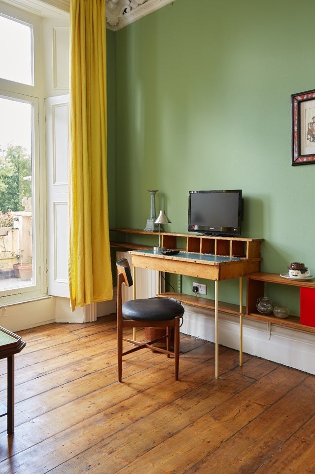 Flat Chalcot Crescent in Greater London