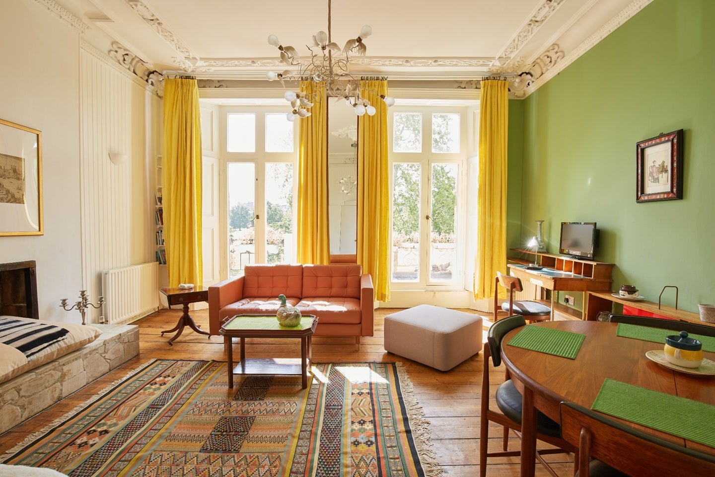 Flat Chalcot Crescent in Greater London