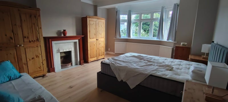 Room Crescent Way in Greater London