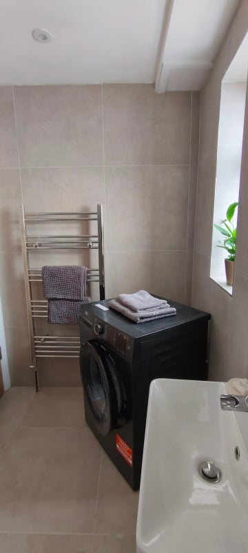Room Crescent Way in Greater London