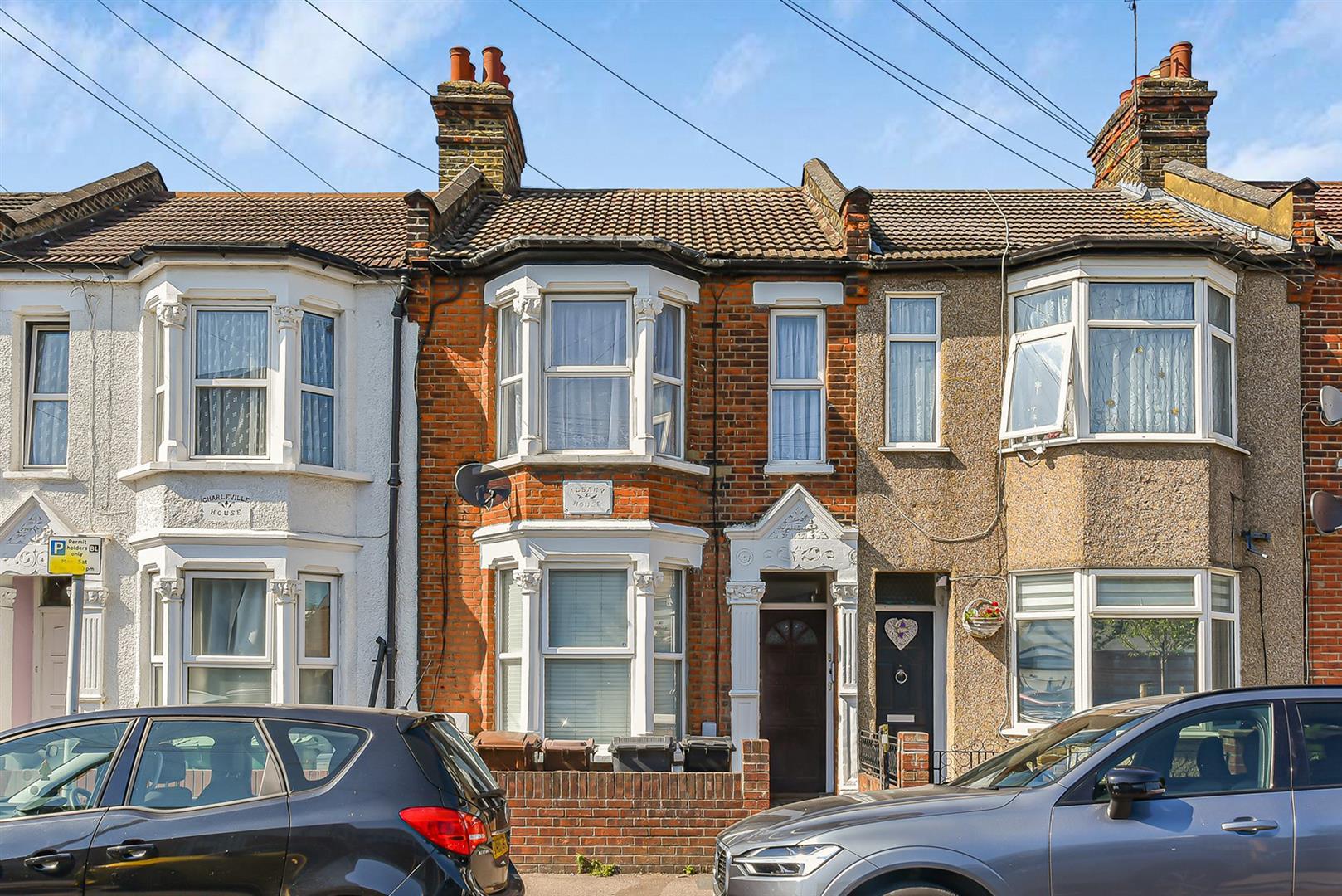 Flat Tavistock Avenue in Greater London