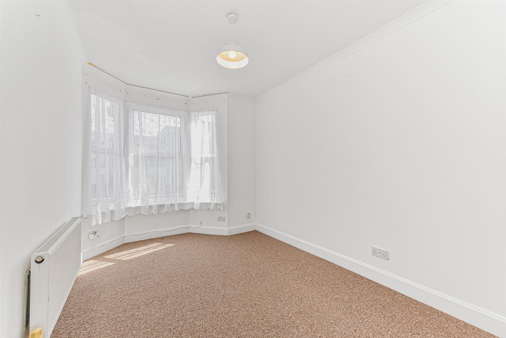 Flat Tavistock Avenue in Greater London
