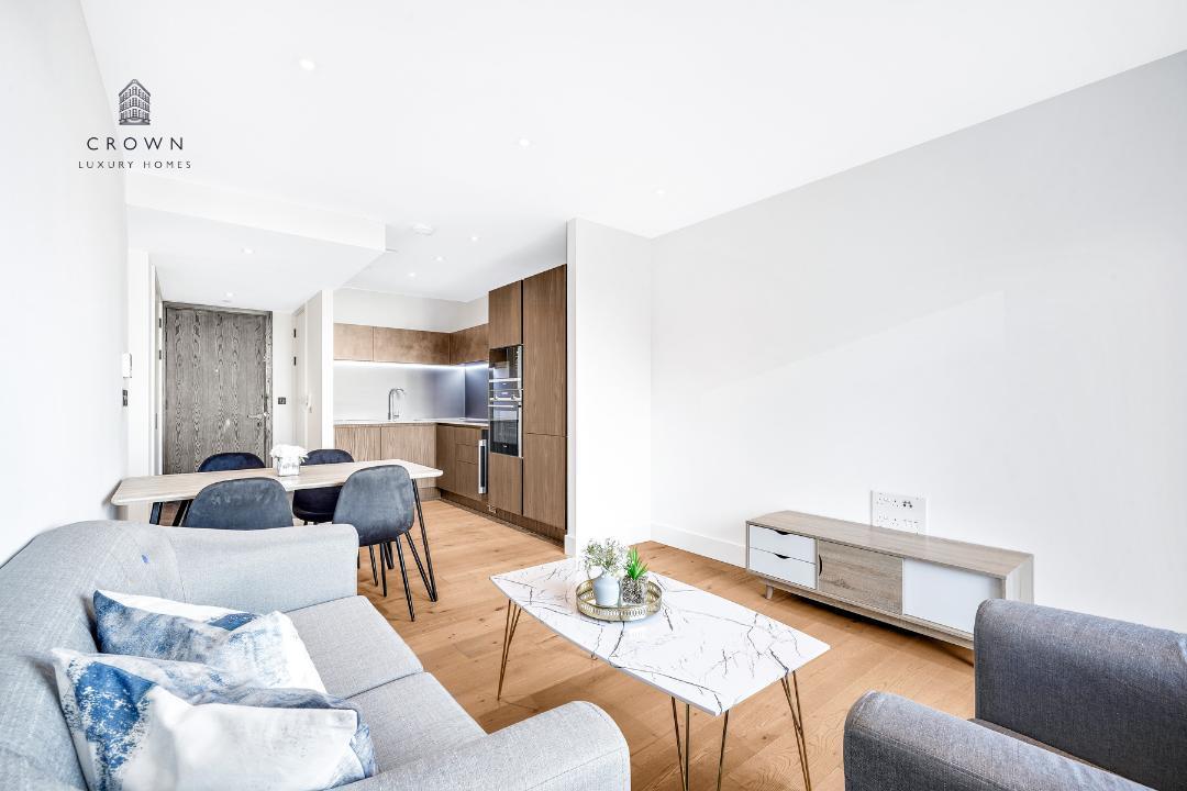 Flat Trenchold Street in Greater London