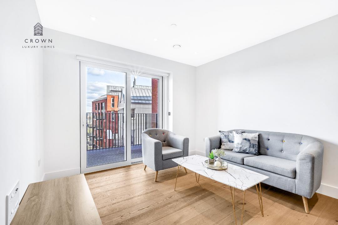Flat Trenchold Street in Greater London