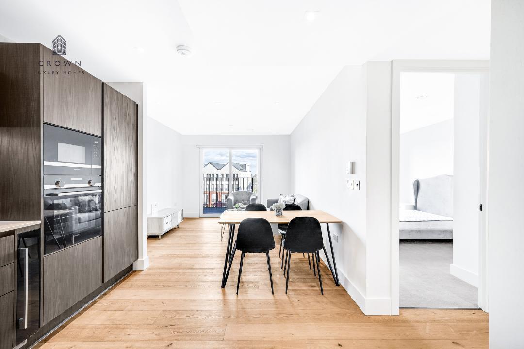 Flat Trenchold Street in Greater London