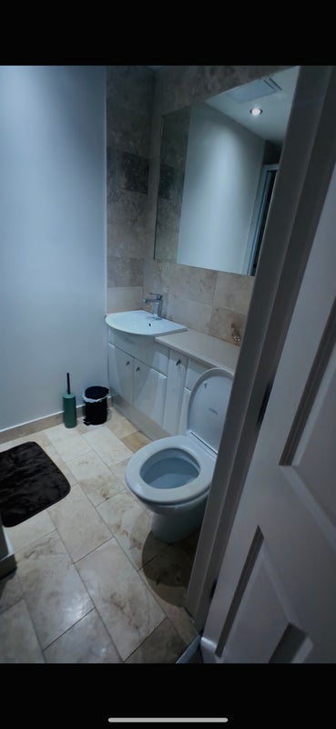 Room Mitcham Road in Greater London