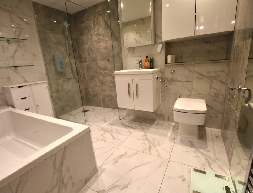 Flat Admiralty Close in Greater London