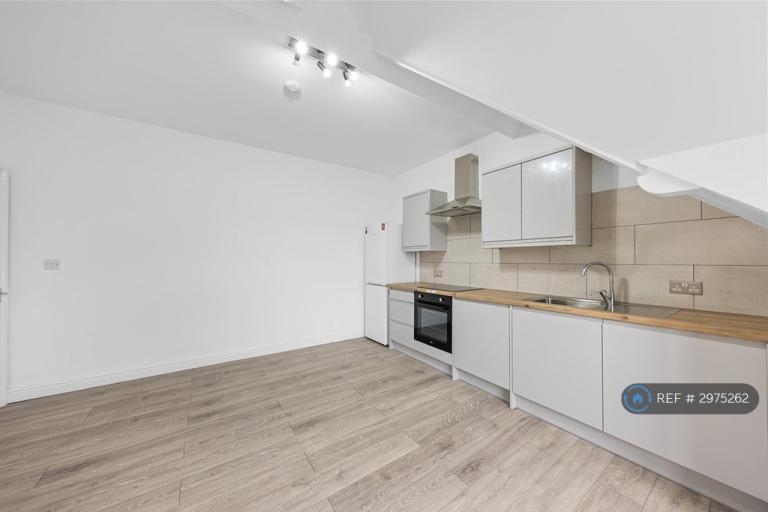 Flat Aldermans Drive in Peterborough