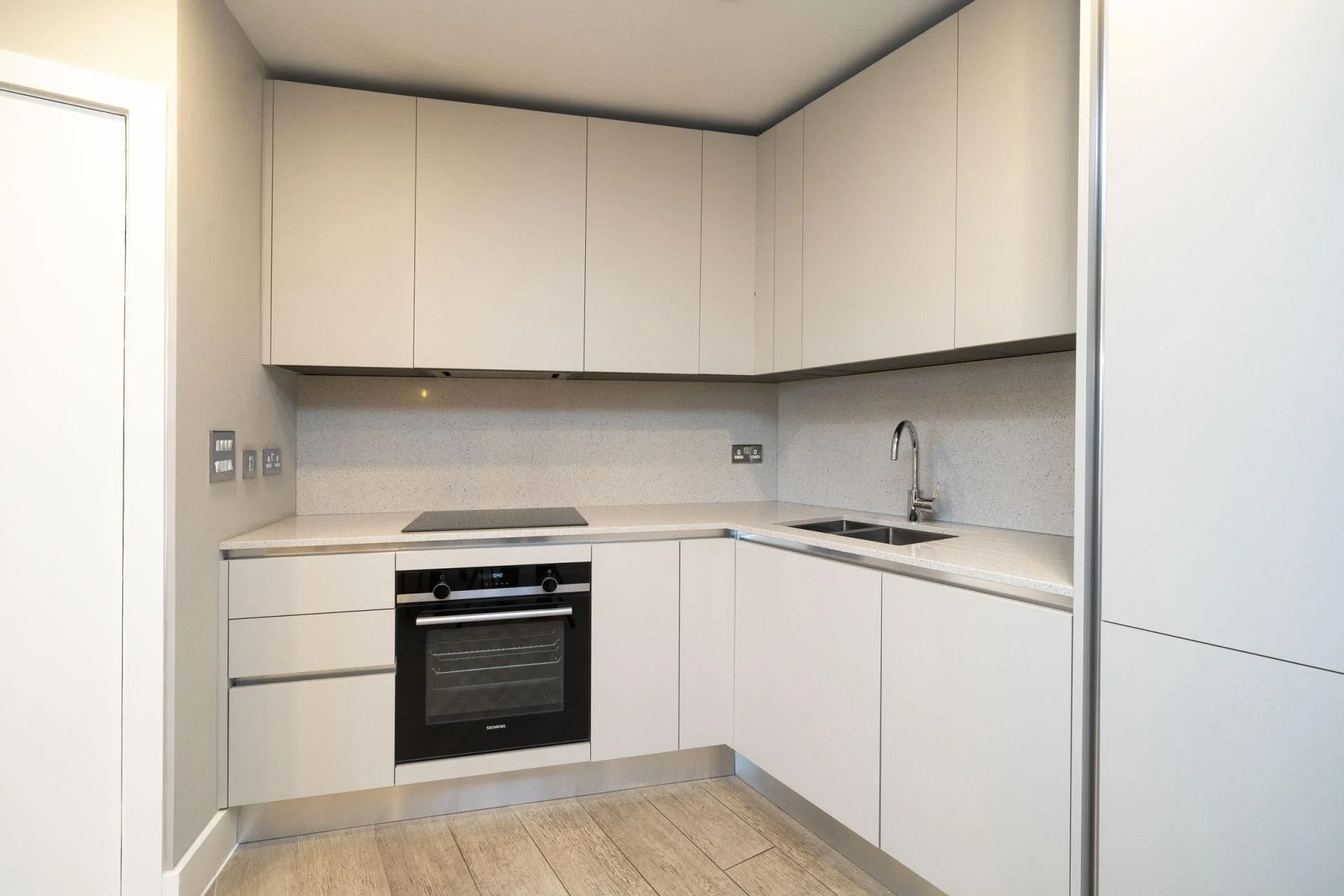 Flat Wyvil Road in Greater London