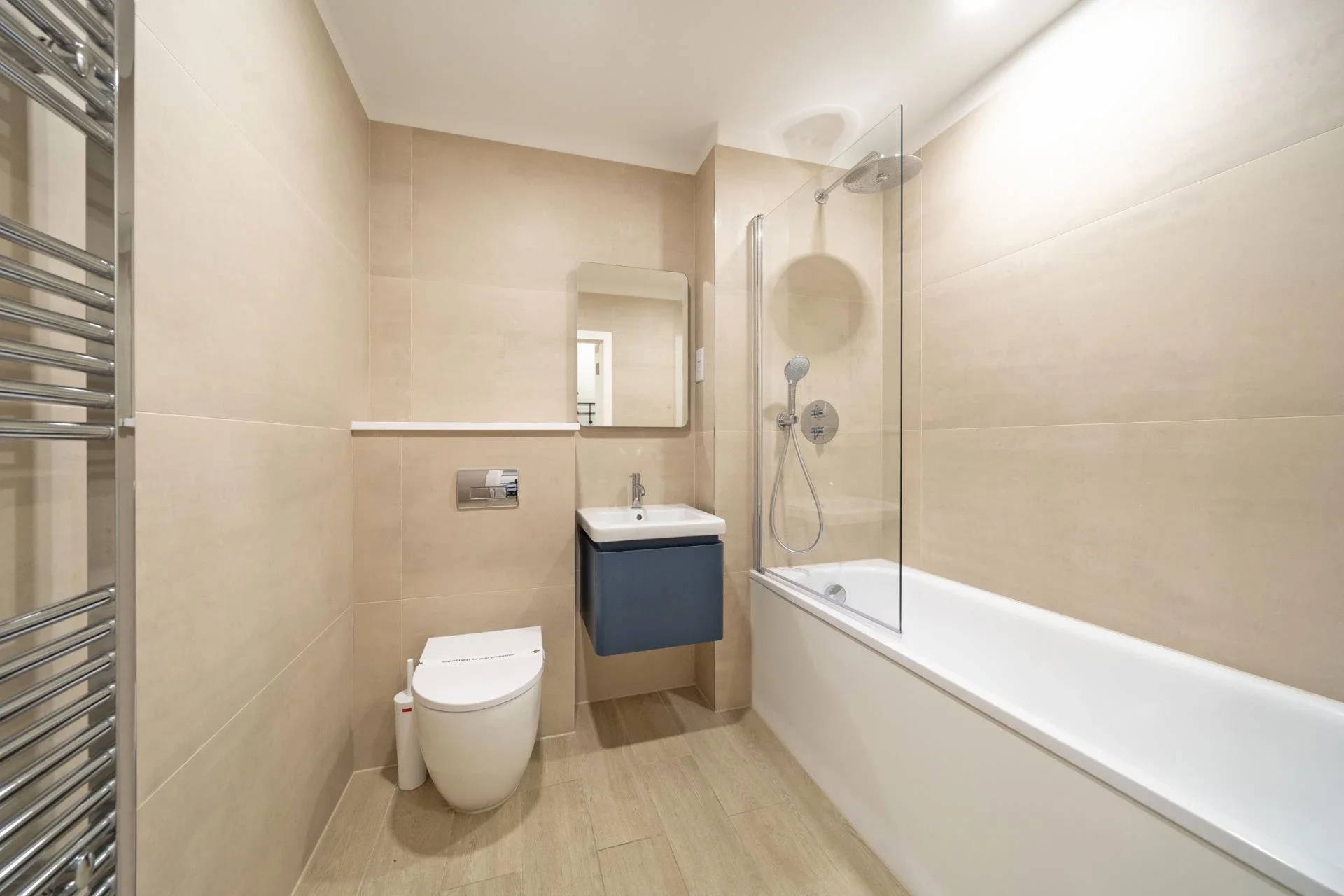 Flat Wyvil Road in Greater London