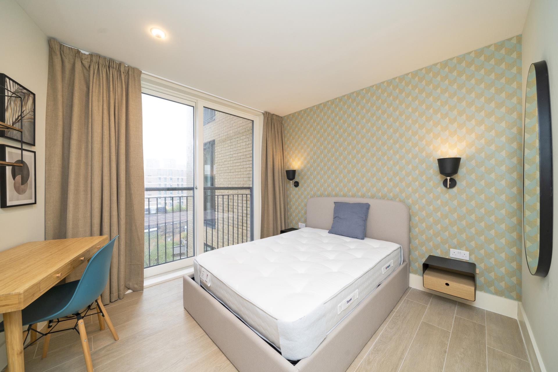 Flat Wyvil Road in Greater London