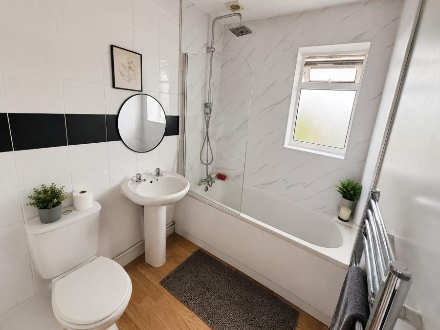 Flat Oundle Road in Peterborough