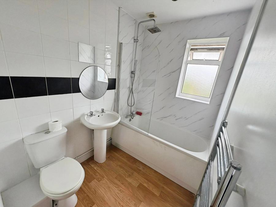 Flat Oundle Road in Peterborough