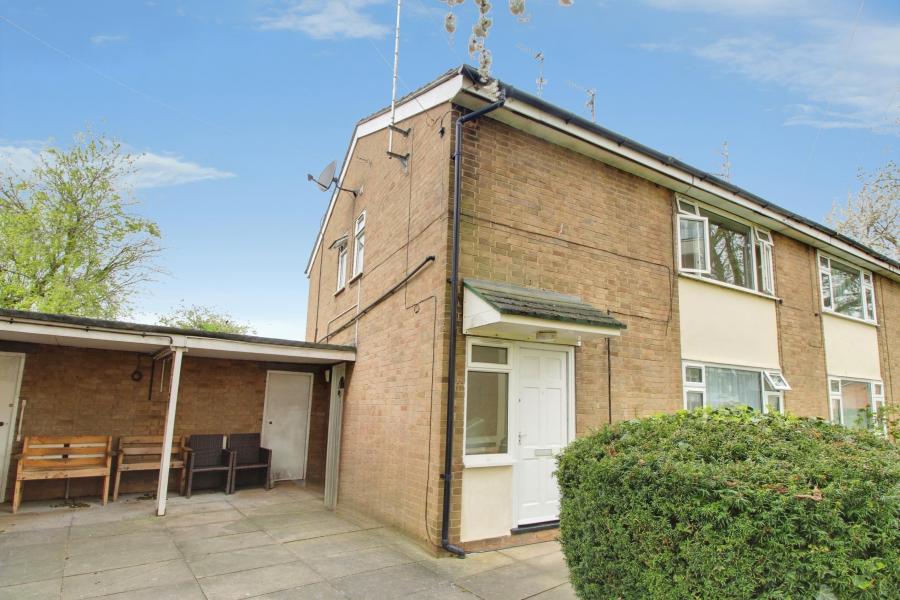 Flat Oundle Road in Peterborough