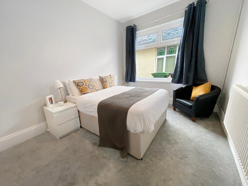 Room Greenfield Road in Cardiff