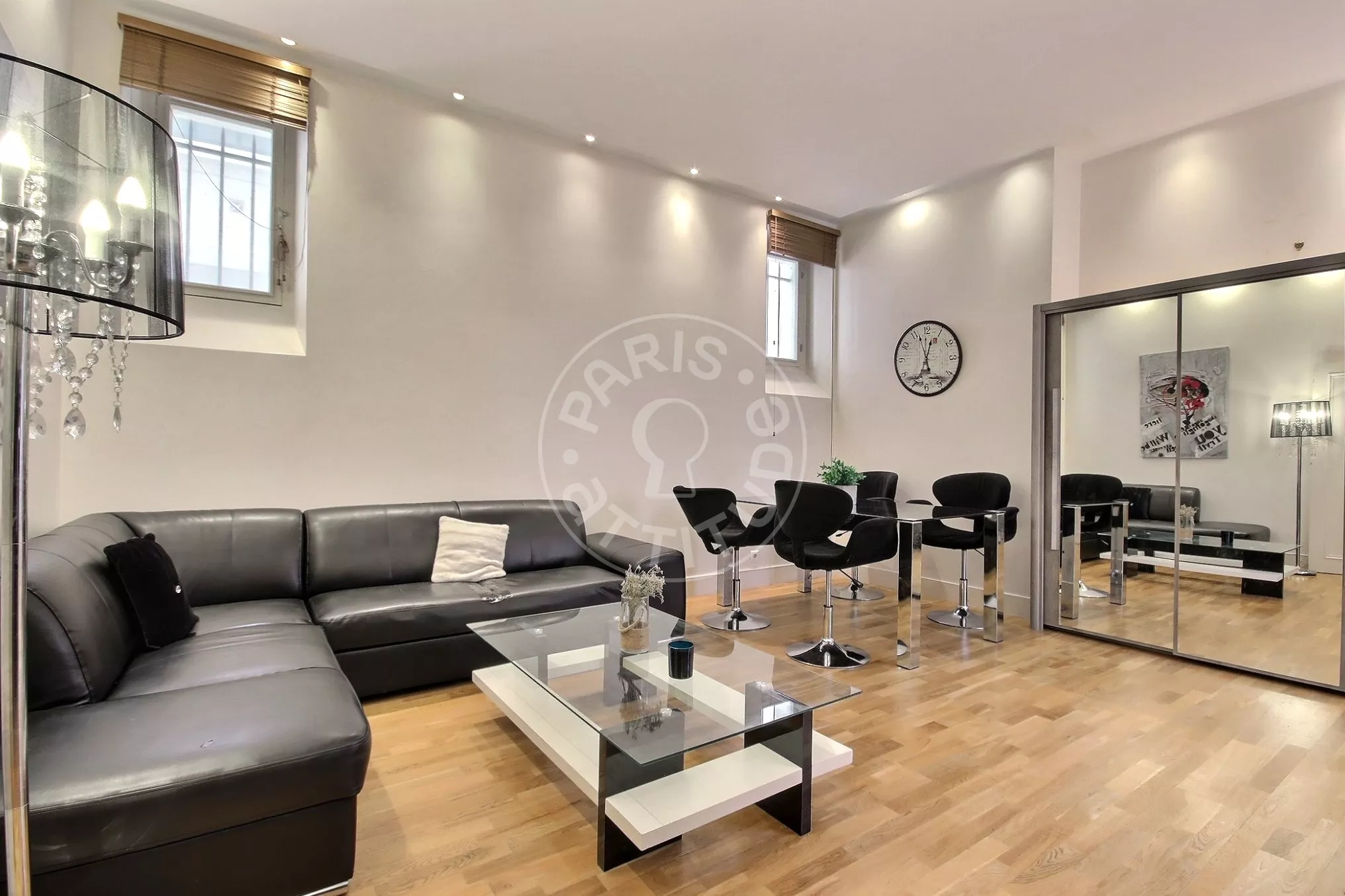 Appartement Rue Paul Baudry à Paris