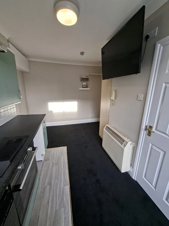 Flat Hatherley Grove in City of Westminster