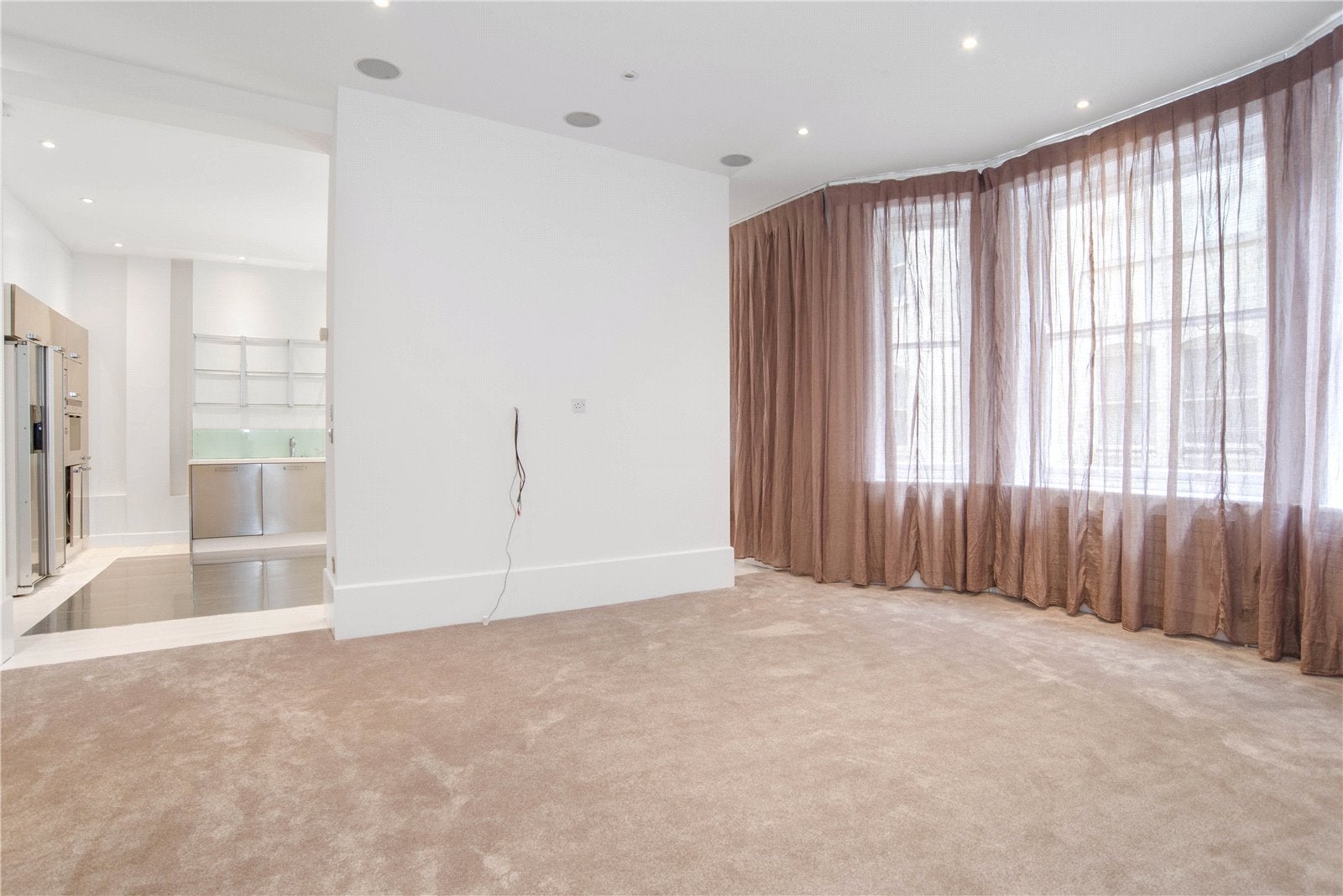 Flat Bedford Avenue in Greater London