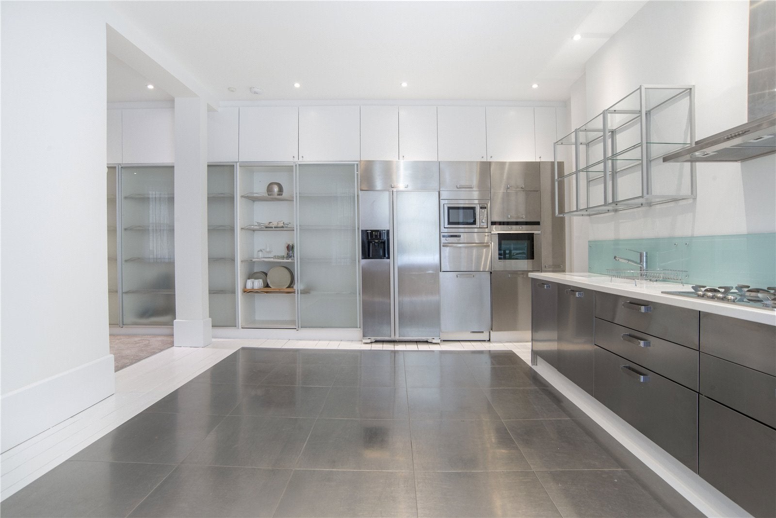 Flat Bedford Avenue in Greater London