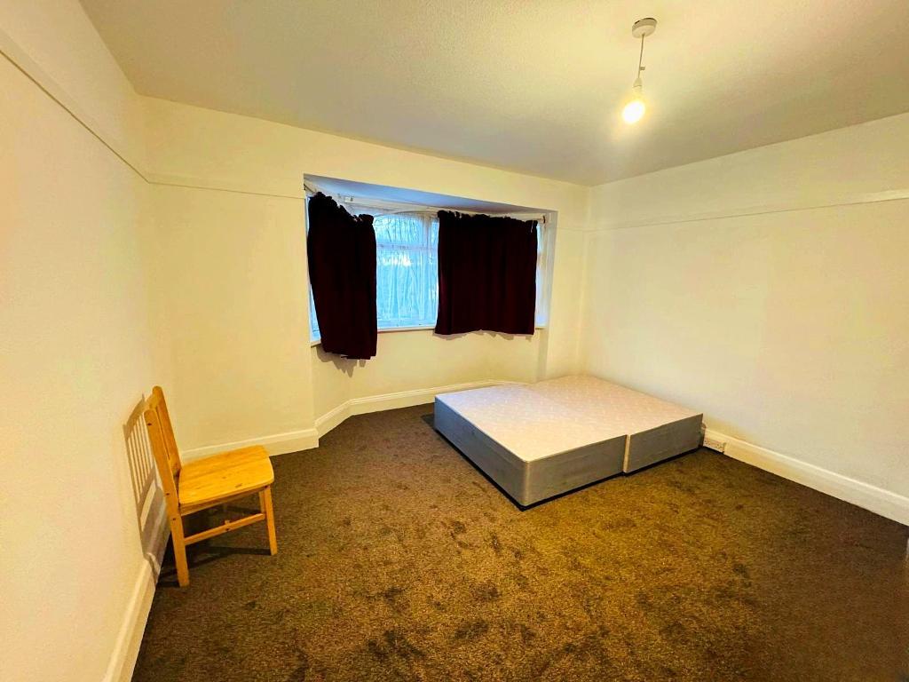 House Grand Avenue in Greater London