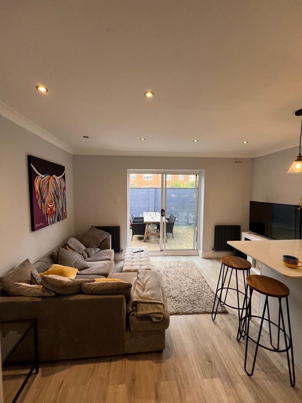 Room Hereward Road in Greater London