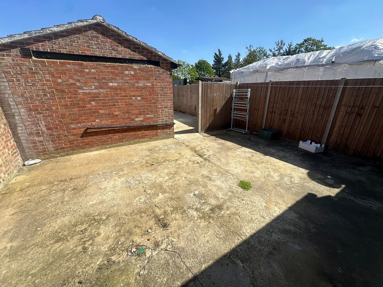 Room Bulstrode Avenue in Greater London