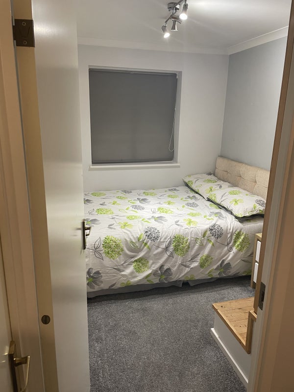 Room Pulteney Drive in Stafford