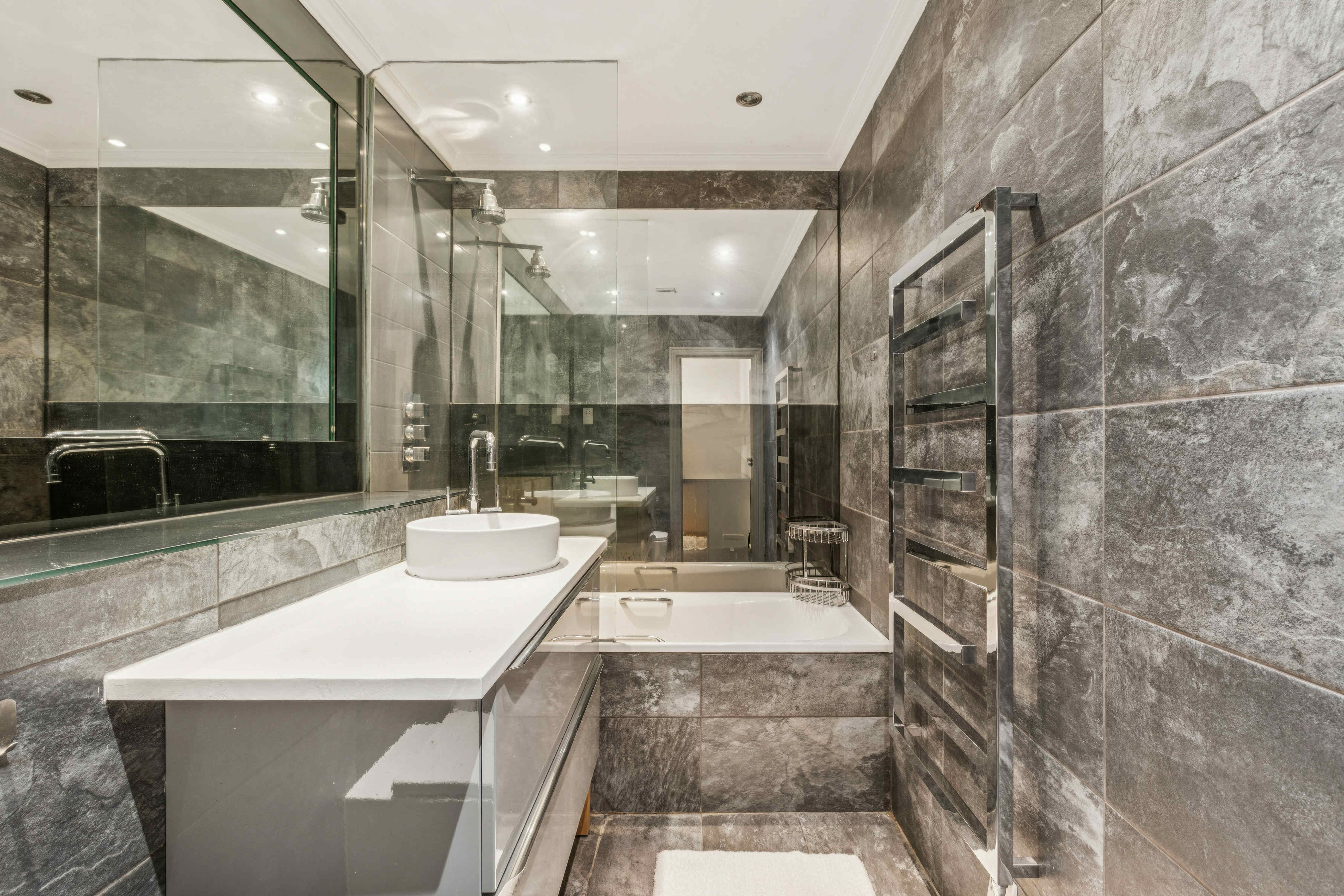 Flat Collingham Gardens in Greater London