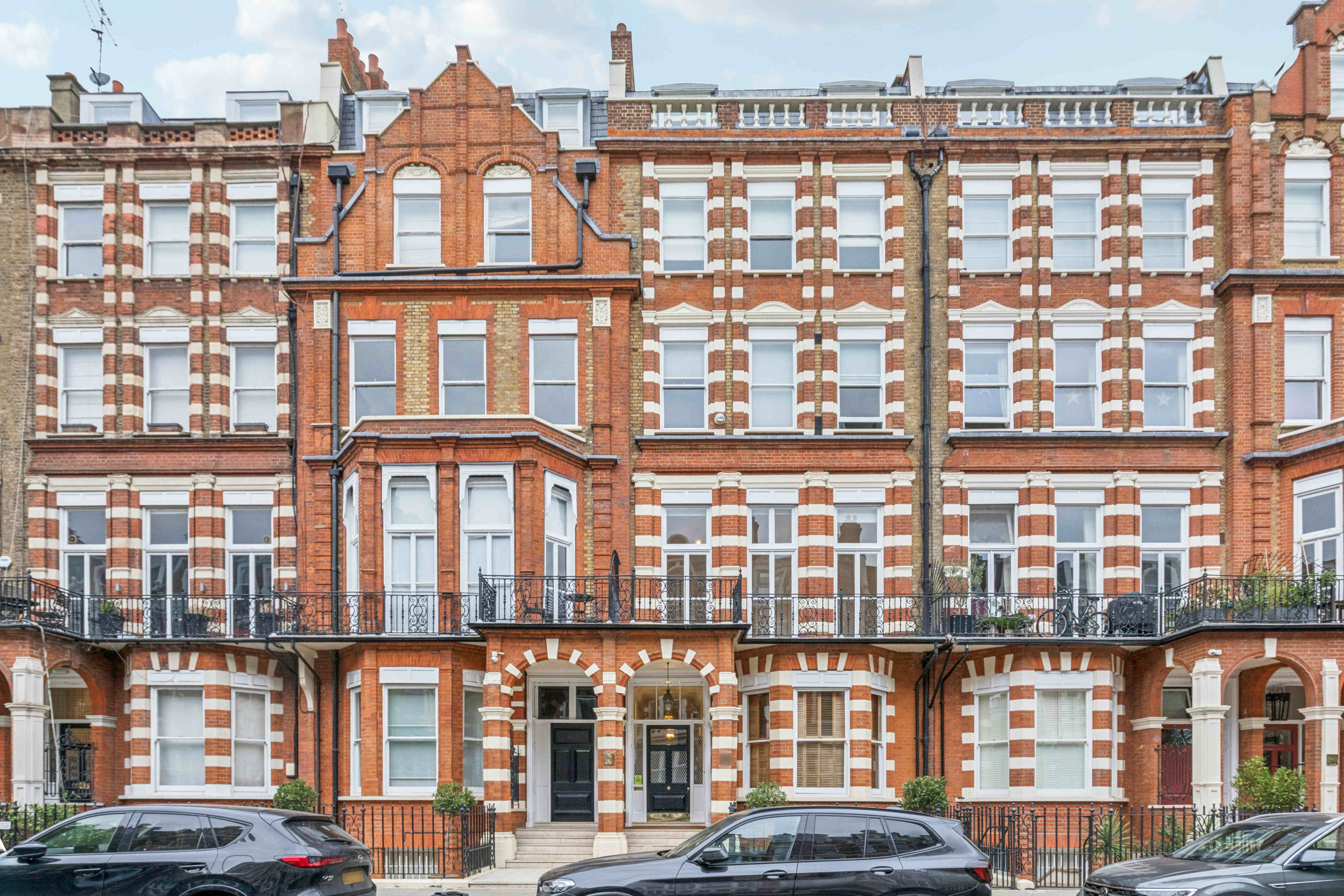 Flat Collingham Gardens in Greater London