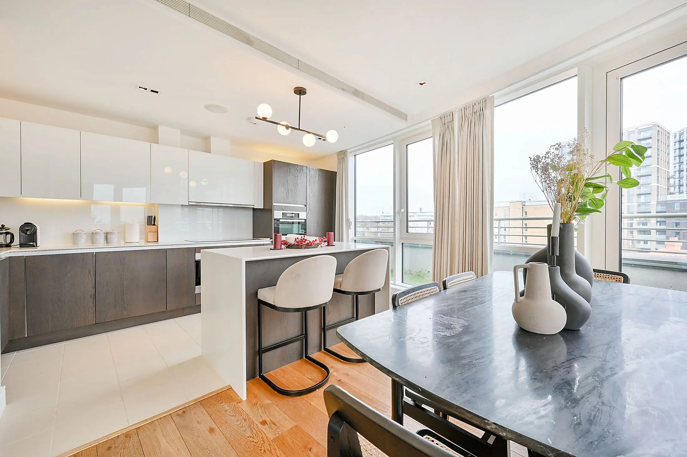 Flat Kew Bridge Road in Greater London