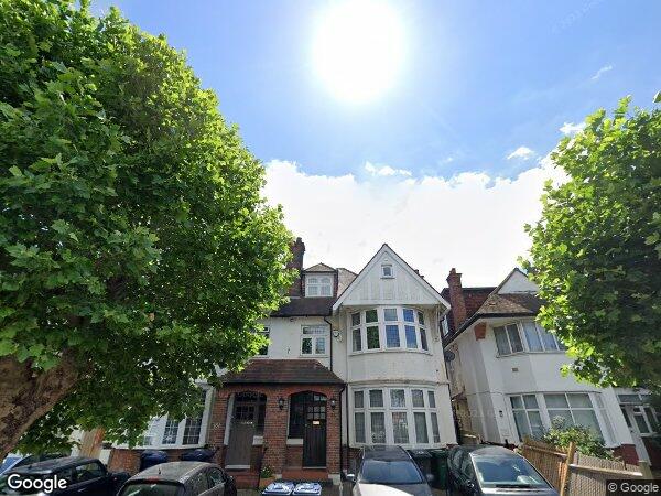 Flat Woodstock Avenue in Greater London
