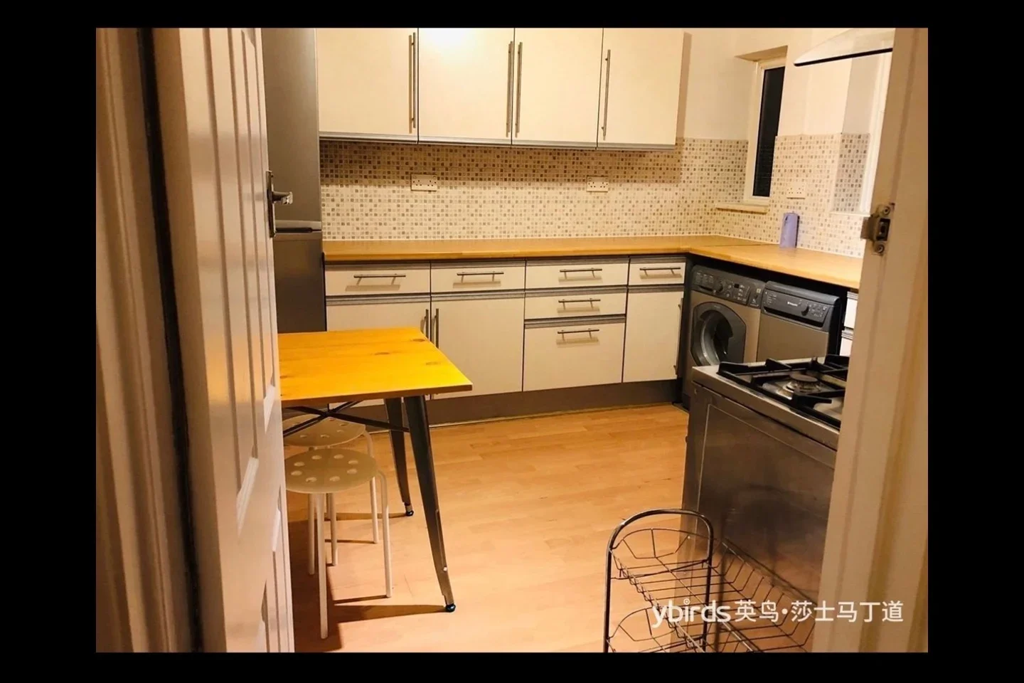 Flat Ambleside Avenue in Greater London