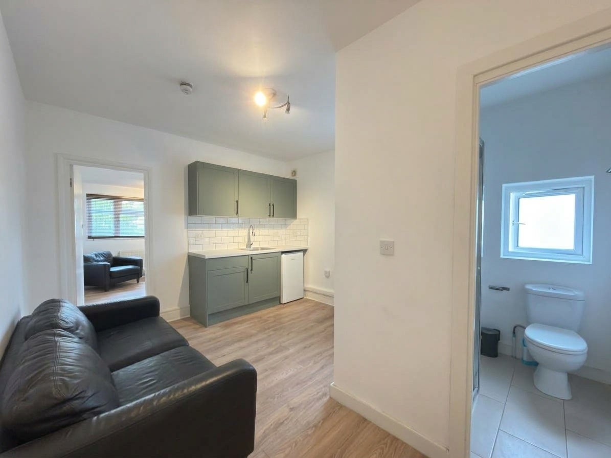 Room Burrage Road in Greater London