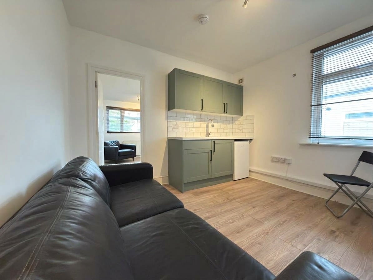 Room Burrage Road in Greater London