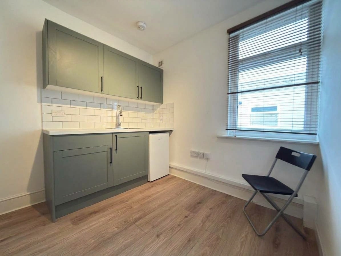 Room Burrage Road in Greater London