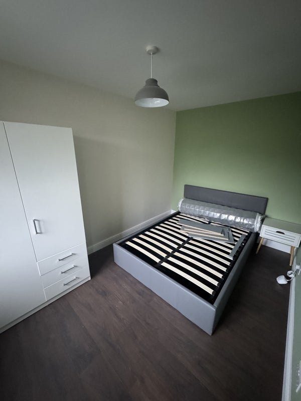 Flat Winton Avenue in Manchester