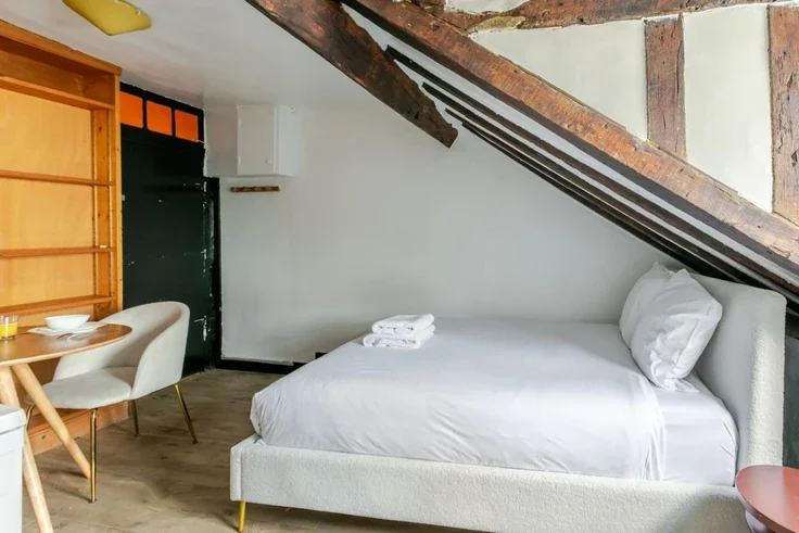 Flat Rue de Verneuil in Paris