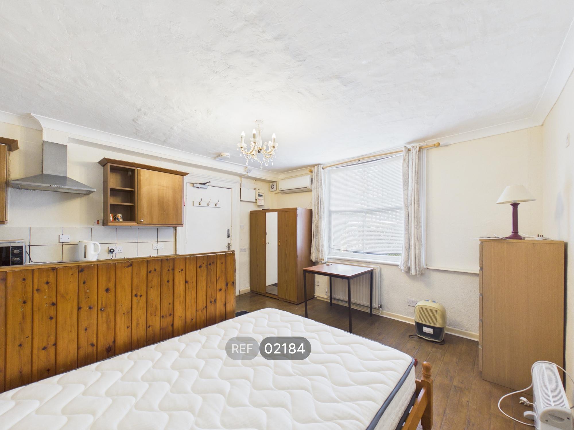 Room Hythe Hill in Colchester
