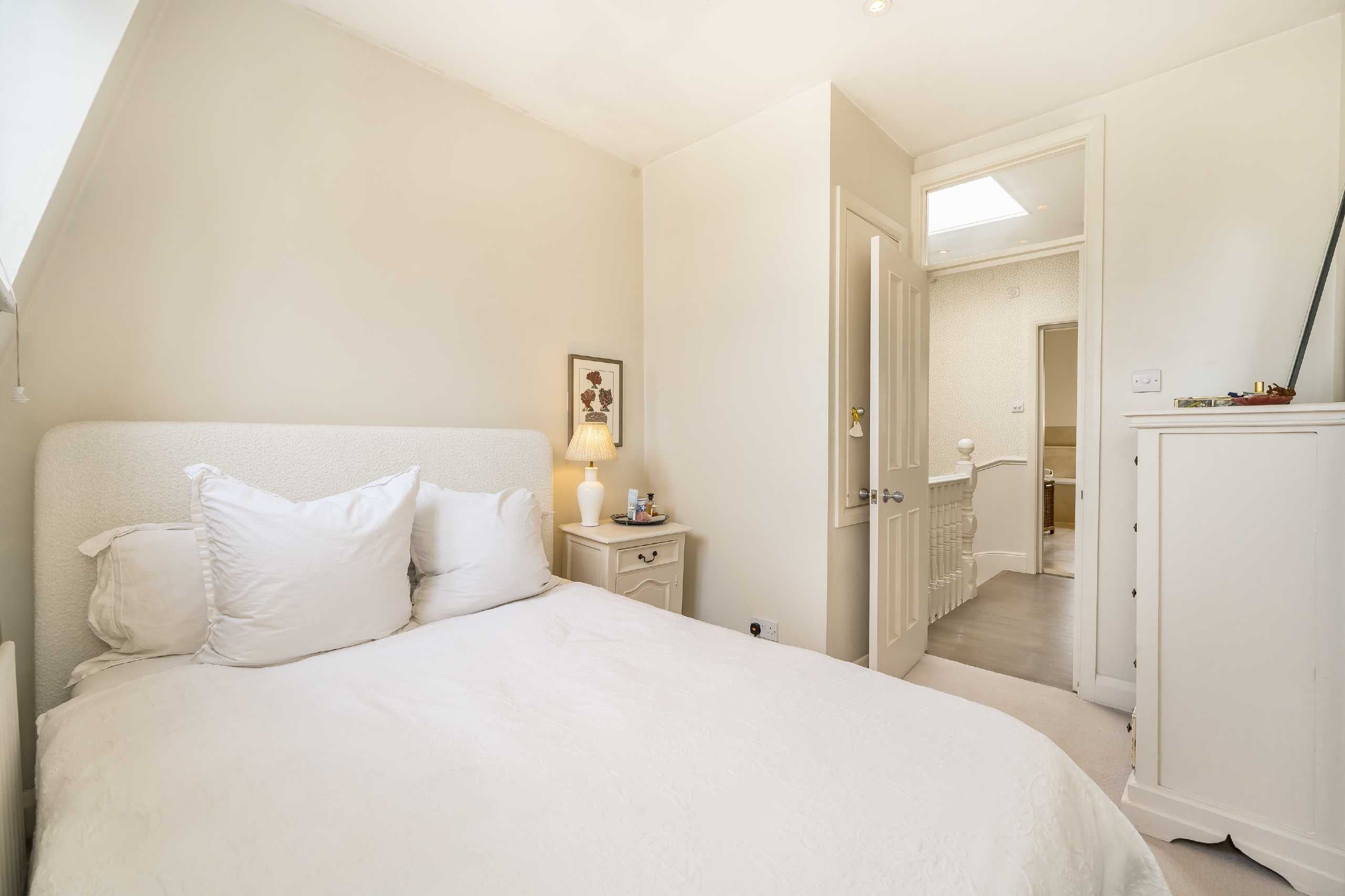 Flat Crookham Road in Greater London