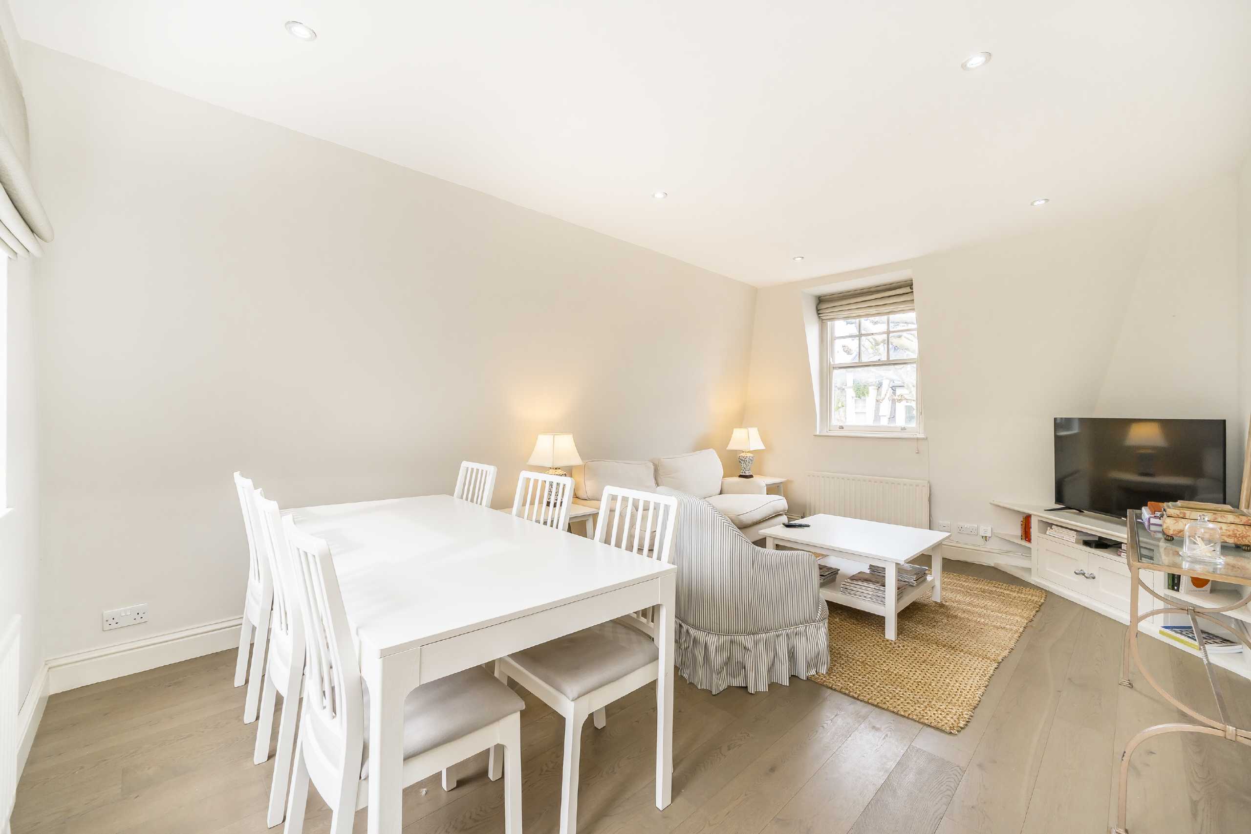 Flat Crookham Road in Greater London